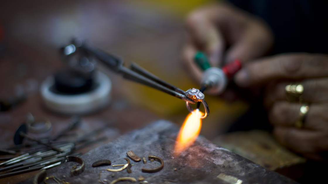 How ‘Seeds’ and Super-Hot Gas Could Take Down the $80 Billion Diamond Industry