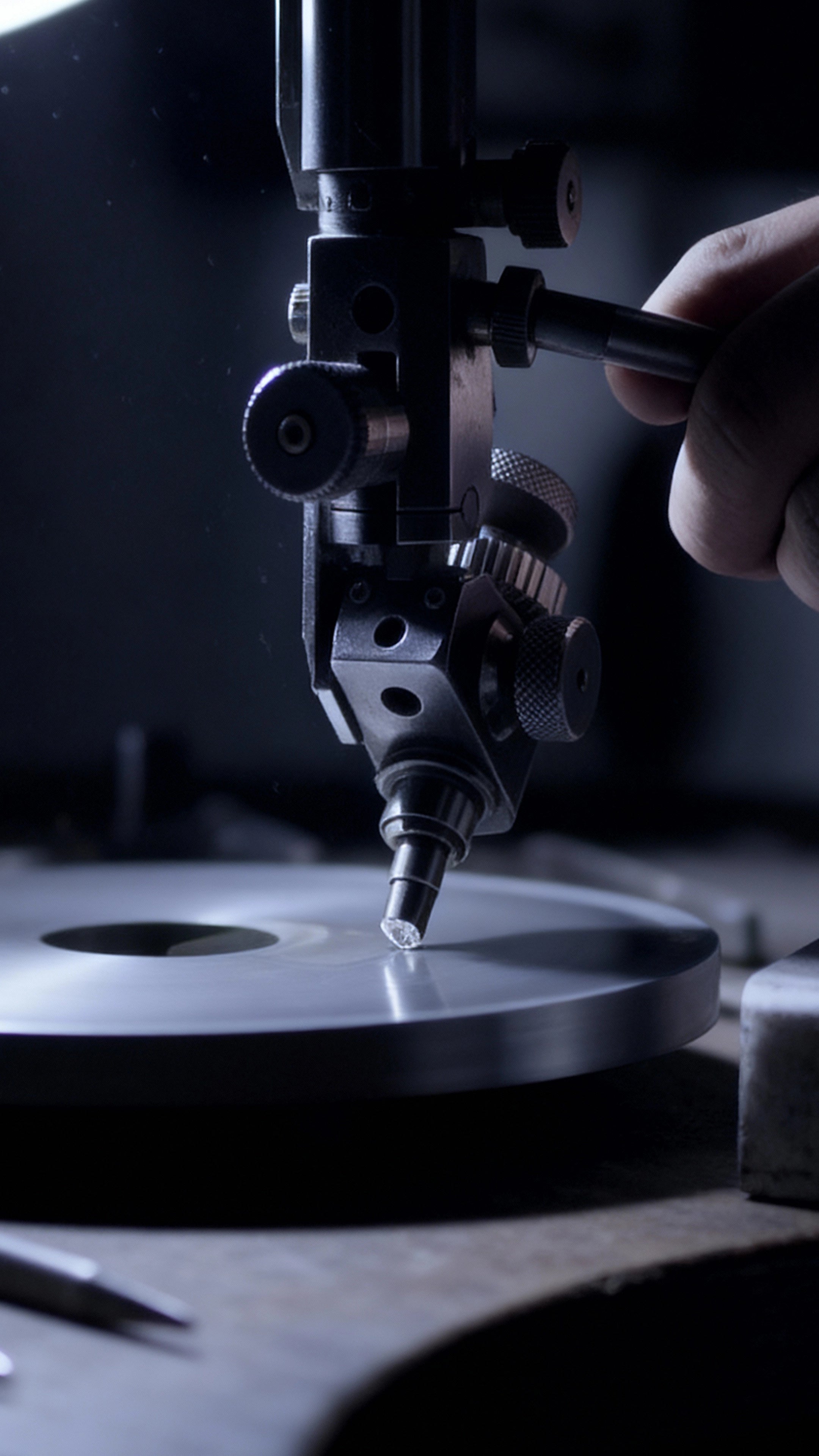 High-precision mechanical arm polishing a brilliant-cut ALTR lab-grown diamond in the manufacturing facility.
